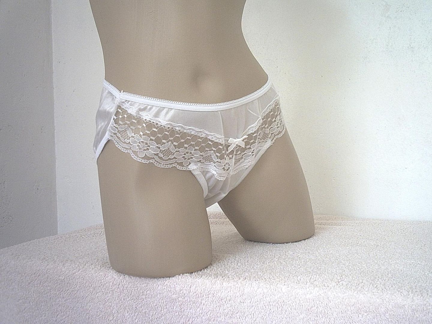 Silky White Nylon Vintage Schoolgirl Panties V Lace Frilly Knickers S